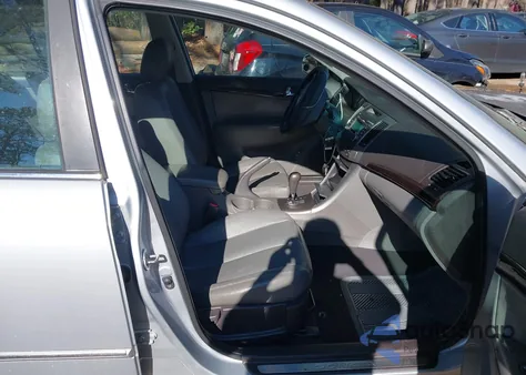 2010 Hyundai Sonata Limited z USA, uszkodzony, nr VIN 5NPEU4AC0AH627358